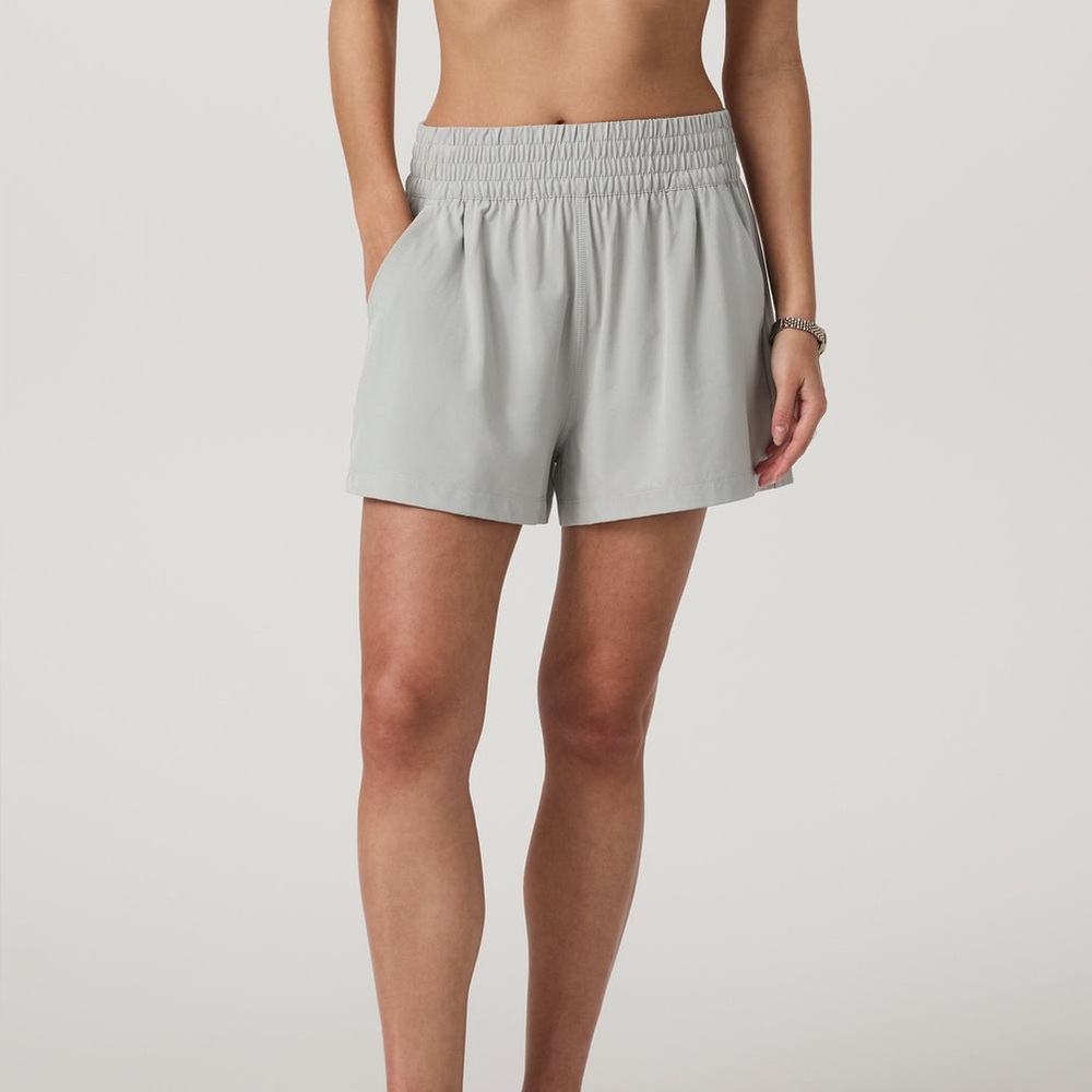 Women’s Vuori Villa Shorts in Gray